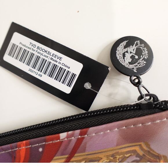 Fairy Loot "These Violent Delights" Book sleeve NWT - Picture 5 of 6